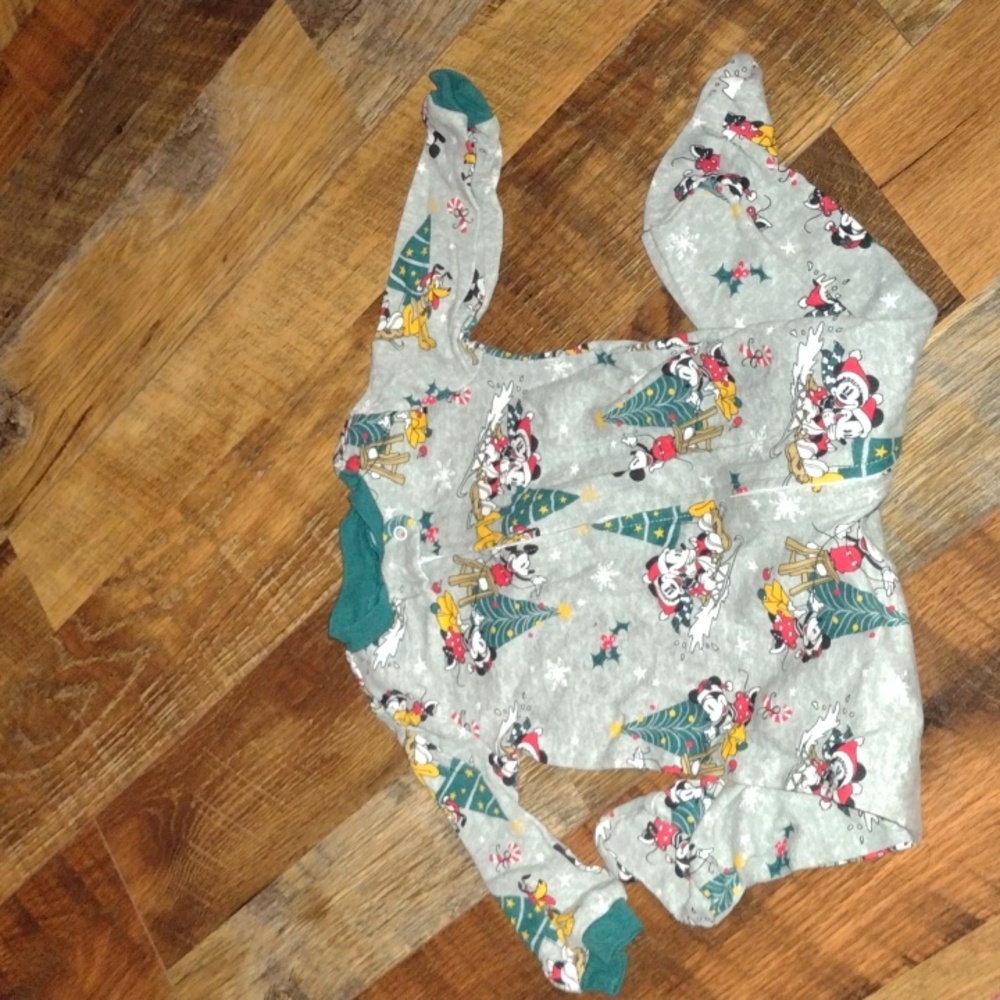 3 To 6 Months Disney Baby one piece sleeper Christmas 🎄 Themed